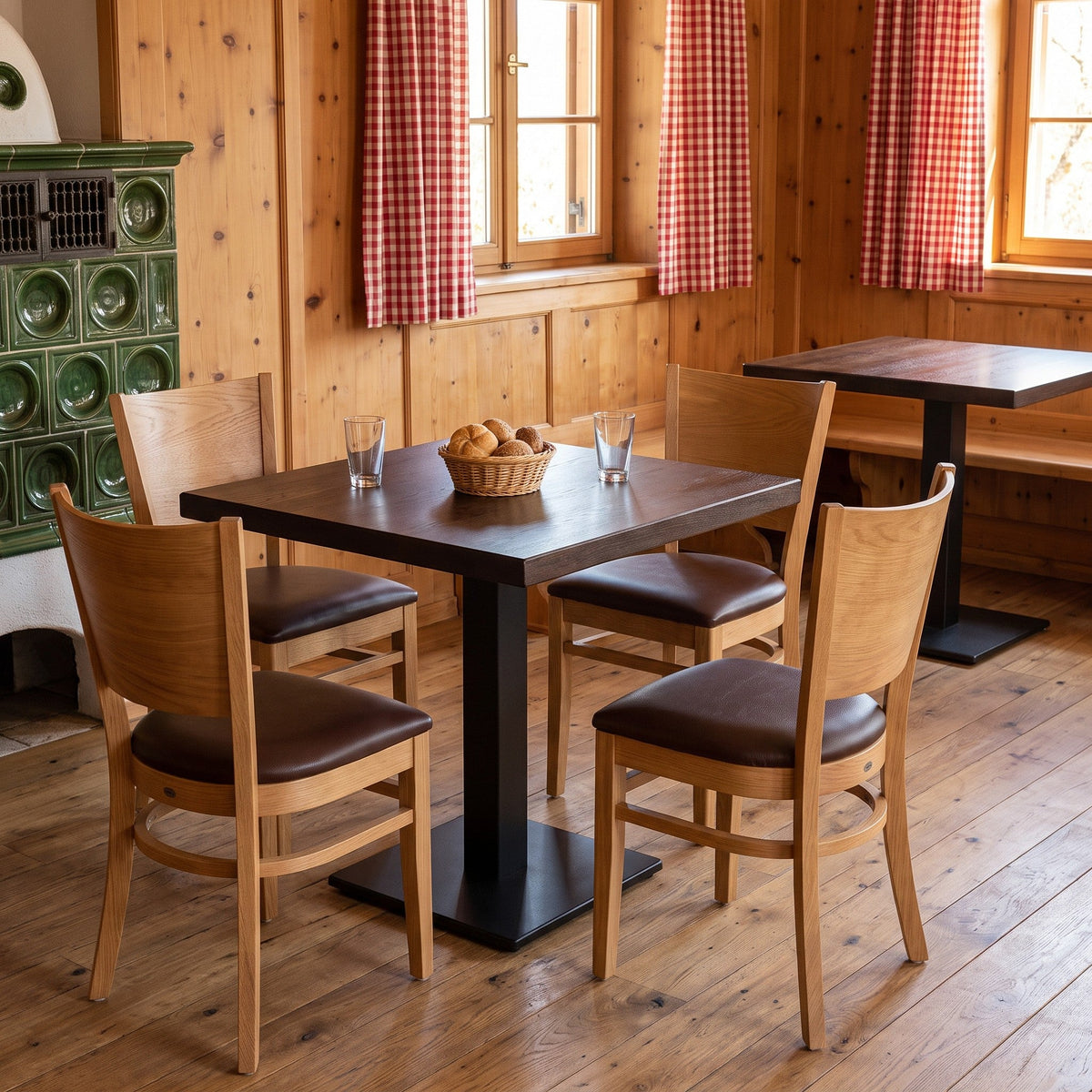Restaurantstuhl Lynn Lager – Einsatzbeispiel in weiterer Farbausführung