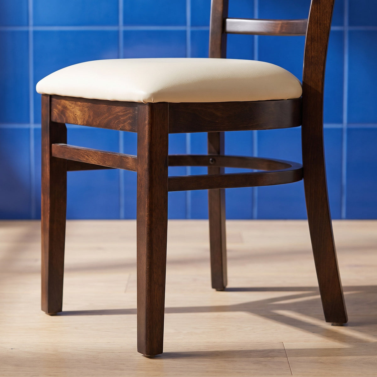 Restaurantstuhl Nikki Lager – Detailansicht Gestell